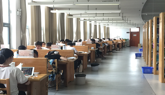 河南工业大学图书馆,灯亮了!